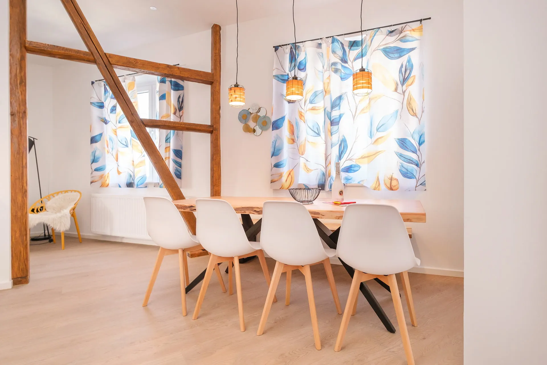 Ferienwohnung in Bergisch Gladbach, Küche und Essbereich