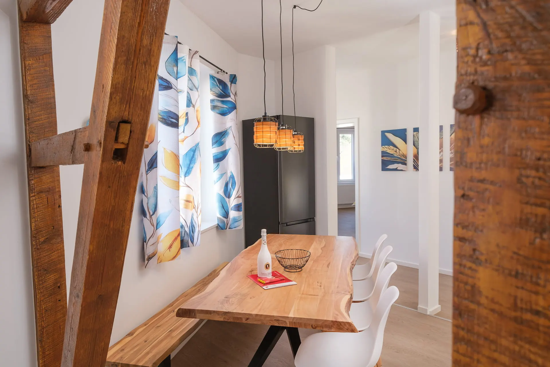 Ferienwohnung in Bergisch Gladbach, Küche und Essbereich