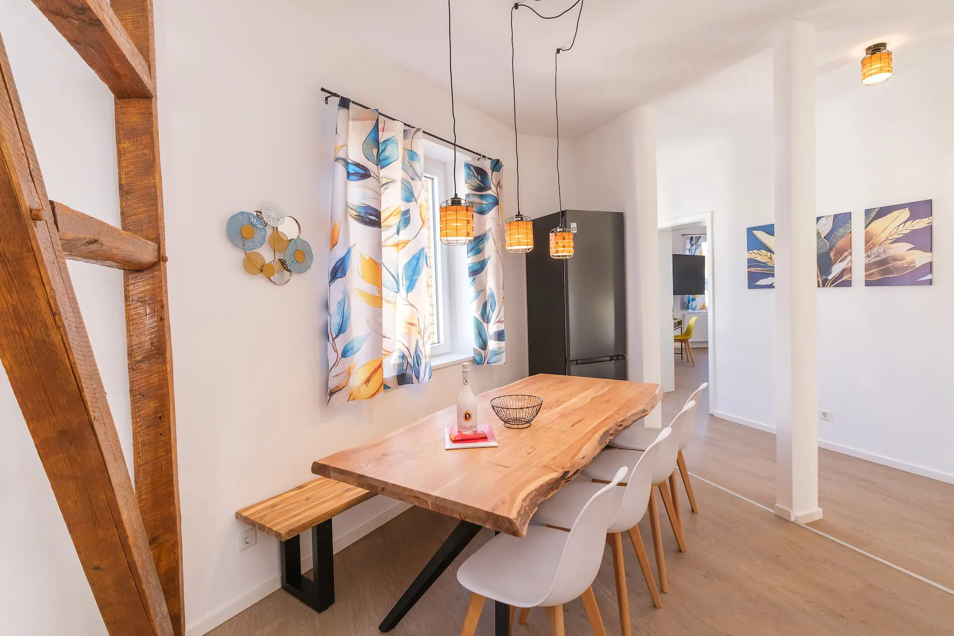Ferienwohnung in Bergisch Gladbach, Küche und Essbereich