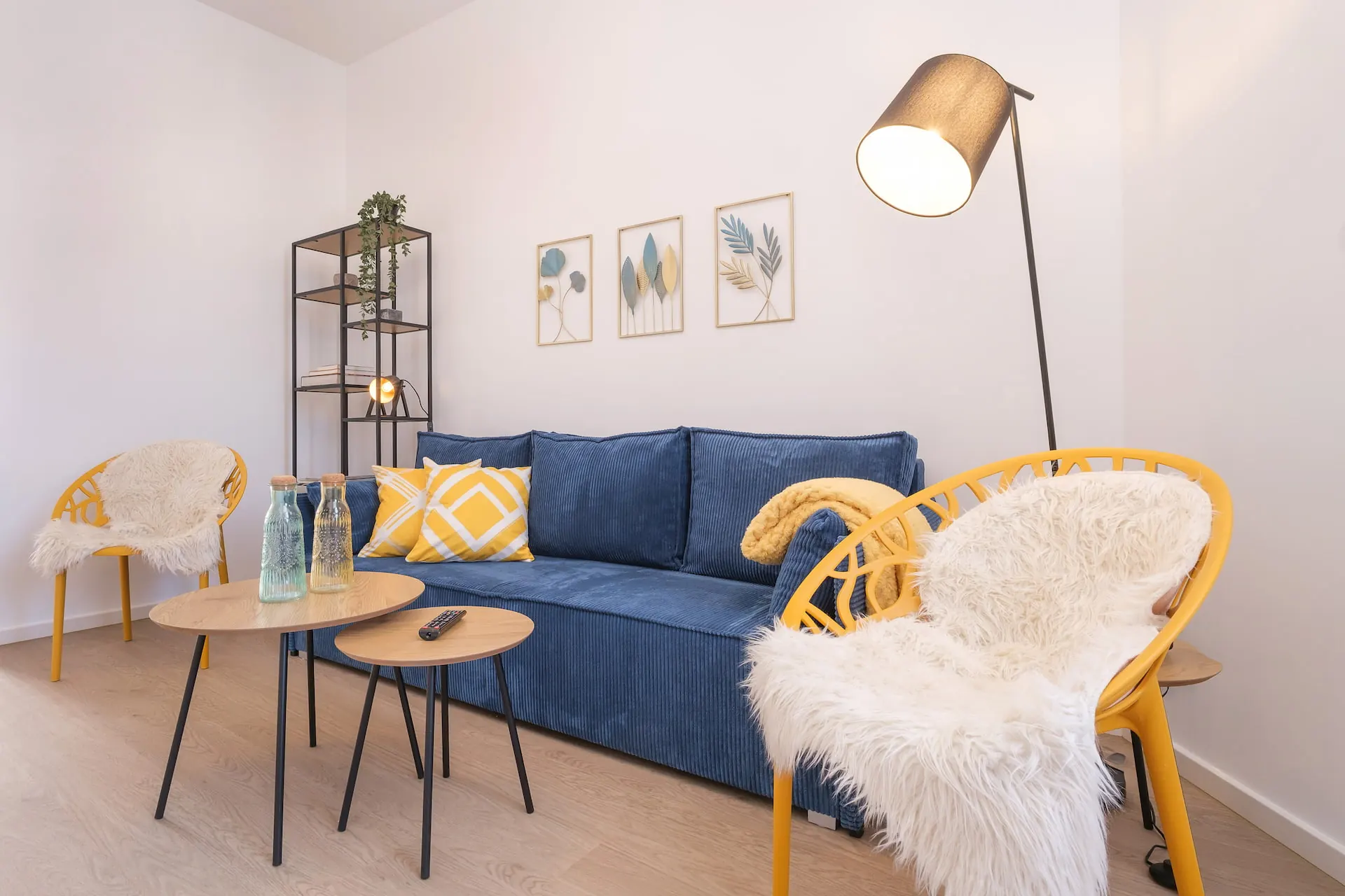 Wohnbereich der Ferienwohnung für Messegäste nahe Köln